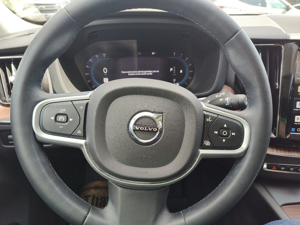 2022 Volvo XC60 B5 Momentum